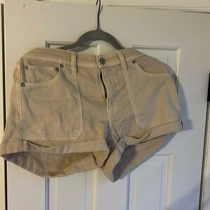 Size 8 American eagle tan shorts. Never worn but has no tags